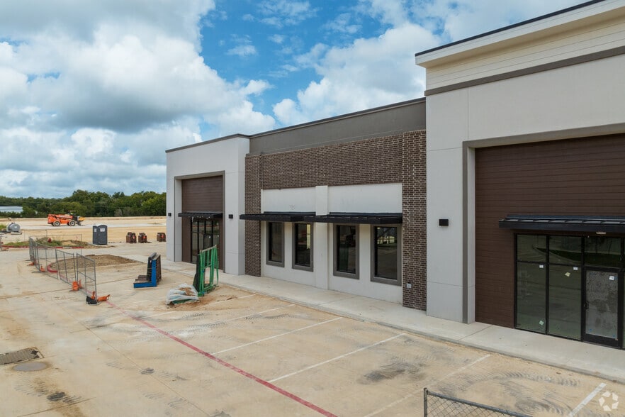 More Photos Of 14300 Ronald Reagan Blvd, Cedar Park Storefront For Sale