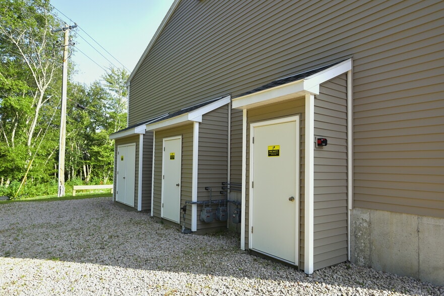 More Photos Of 597 South County Trl, Exeter Flex For Sale