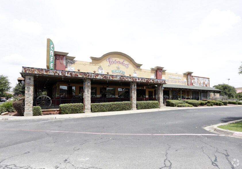 Primary Photo Of 4000 Towne Crossing Blvd, Mesquite Restaurant For Lease