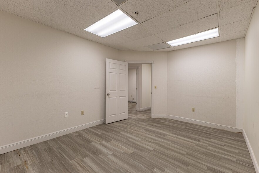 More Photos Of 3049 Cleveland Ave, Fort Myers Medical For Sale