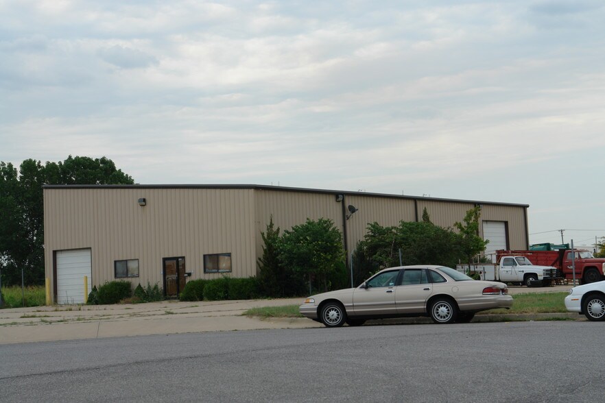 More Photos Of 4321 W 29th Cir S, Wichita Warehouse For Lease