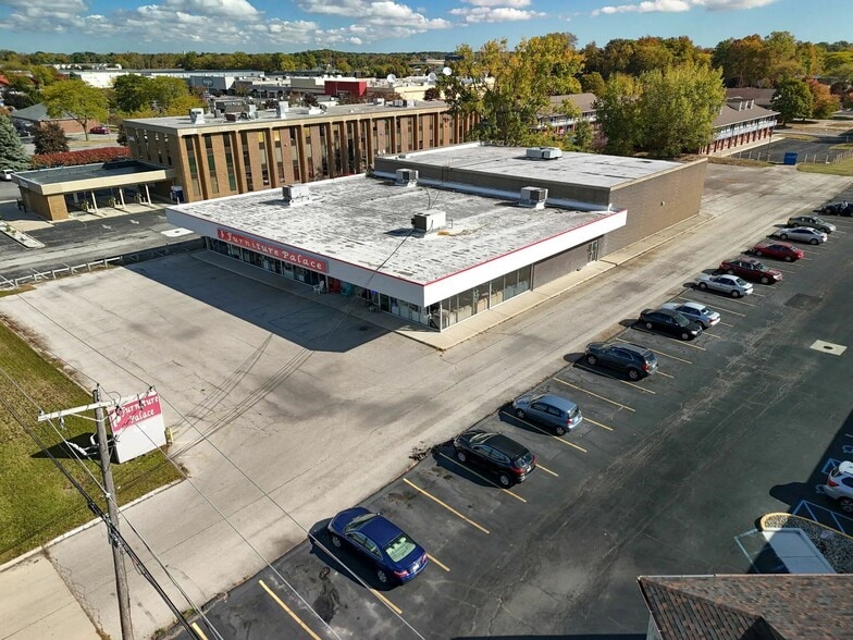 More Photos Of 1436 Reynolds Rd, Maumee Freestanding For Sale