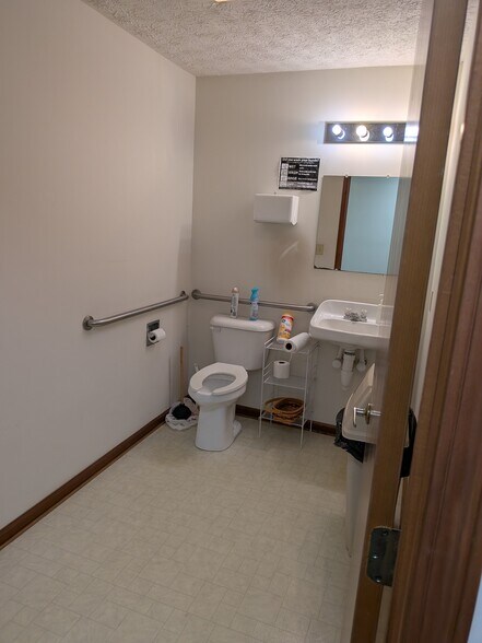 More Photos Of 380 Browns Ln, Coshocton Office For Lease