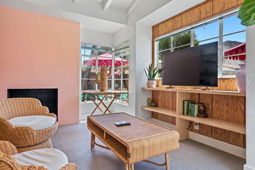 More Photos Of 555 S Warm Sands Dr, Palm Springs Hotel For Sale