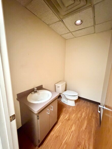 More Photos Of 853-855 Grove St. st, Irvington Healthcare For Lease