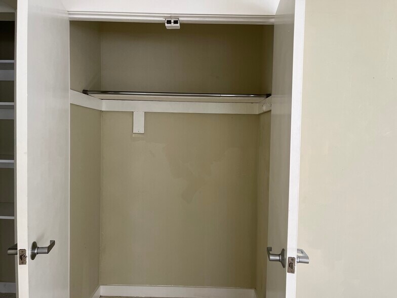 More Photos Of 1100 NE 18th Ct, Fort Lauderdale Apartments For Sale