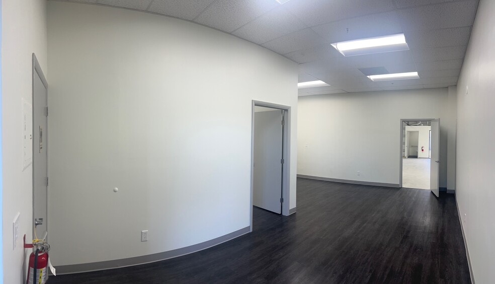 More Photos Of 11320 Fortune Cir, Wellington Warehouse For Lease