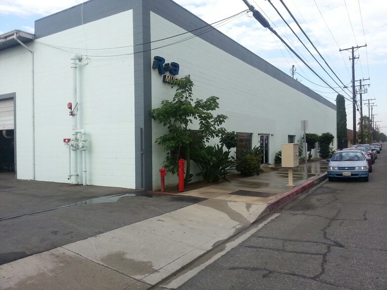 More Photos Of 1339-1341 W Brooks St, Ontario Warehouse For Lease