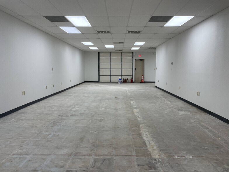 More Photos Of 400 E Ramsey Rd, San Antonio Research And Development For Lease