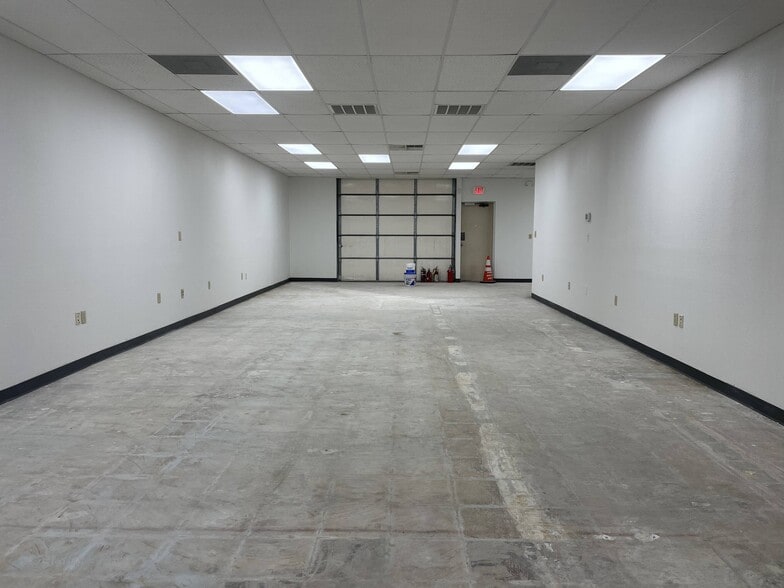 More Photos Of 403 E Ramsey Rd, San Antonio Research And Development For Lease