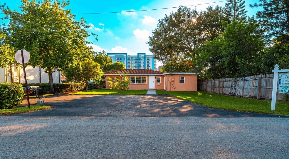 More Photos Of 18 NE 2nd Ave, Dania Beach Office For Sale