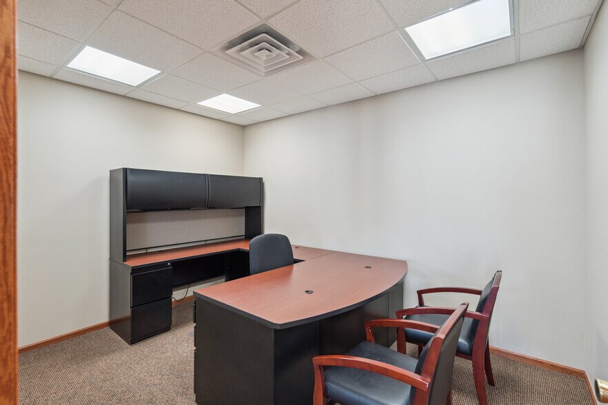 More Photos Of 101 E Linn St, Marshalltown Office For Sale