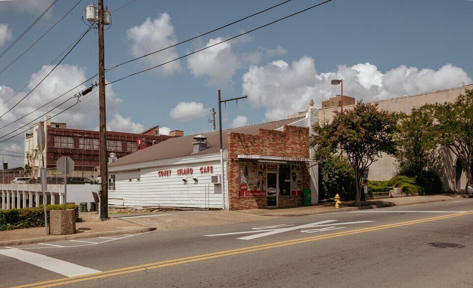 More Photos Of 400 N Main St, Hattiesburg General Retail For Sale