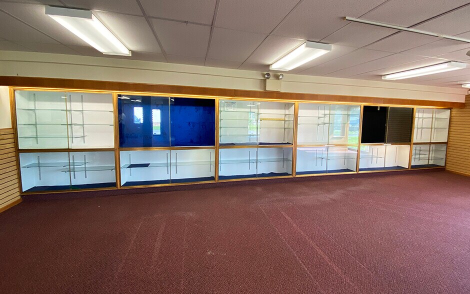 More Photos Of 550 N Mountain Rd, Harrisburg Freestanding For Lease