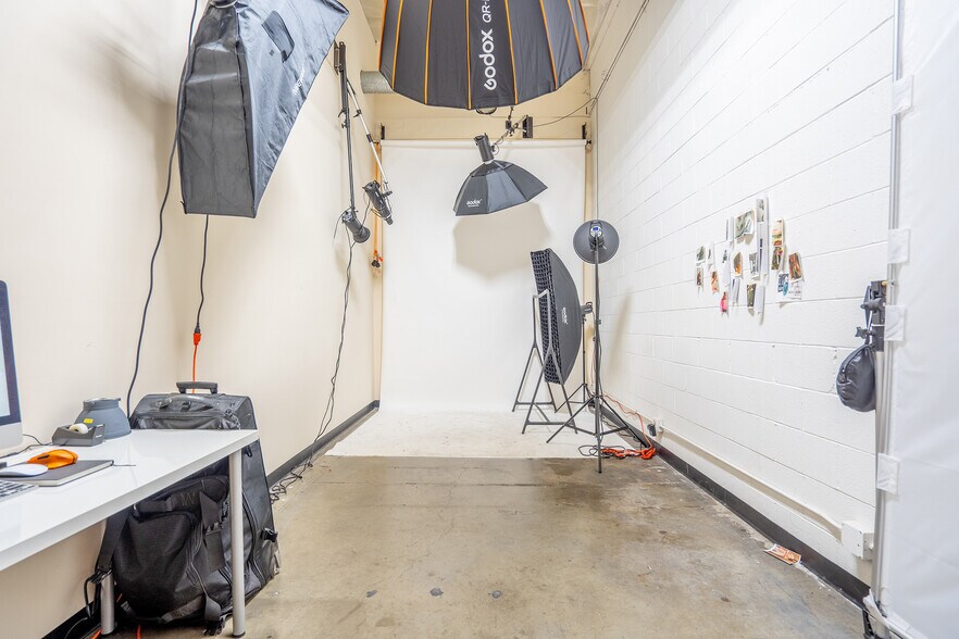 More Photos Of 2807 S Olive St, Los Angeles Warehouse For Sale