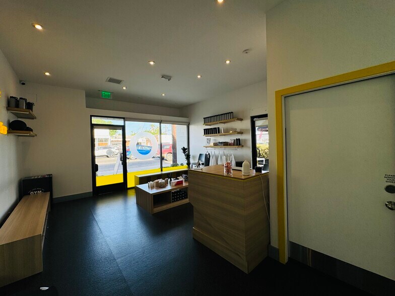 More Photos Of 1915-1919 Lincoln Blvd, Venice Storefront For Lease