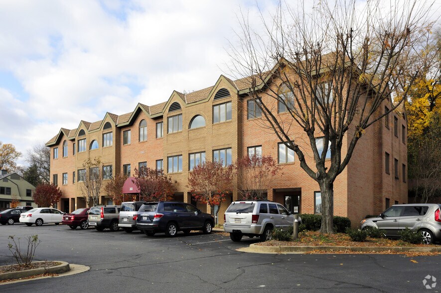 More Photos Of 243 Church St, Vienna Medical For Lease