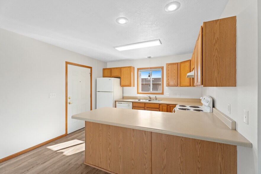 More Photos Of 1026 Cornell St, Vermillion Apartments For Sale