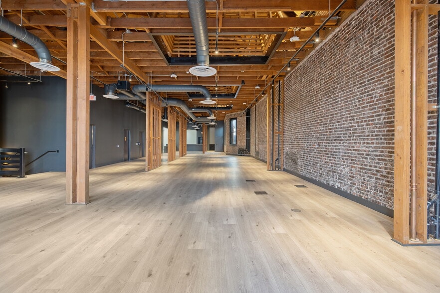 More Photos Of 215 W Main St, Visalia Restaurant For Lease