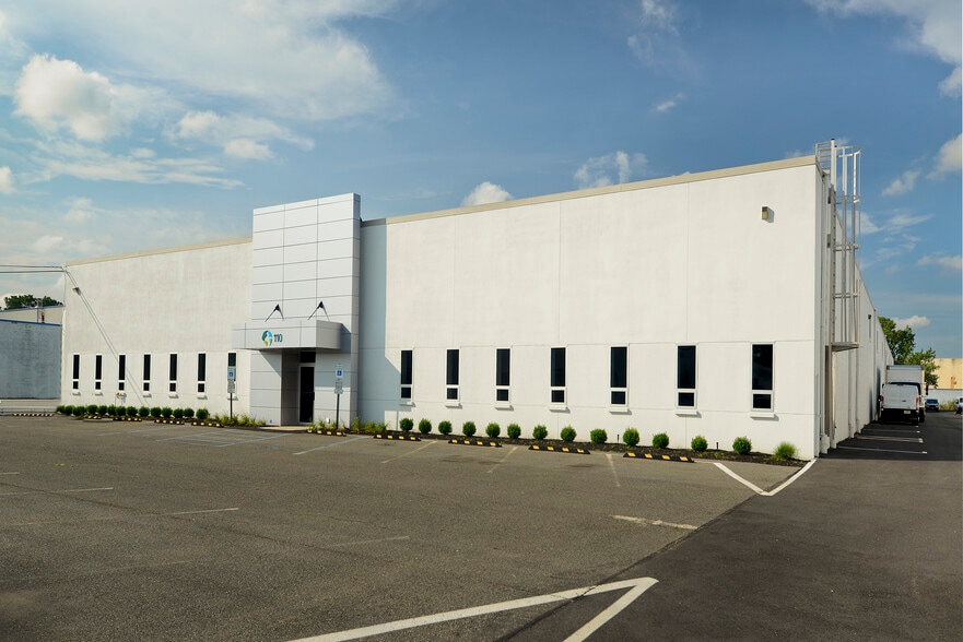 More Photos Of 525 Dell Rd, Carlstadt Unknown For Lease