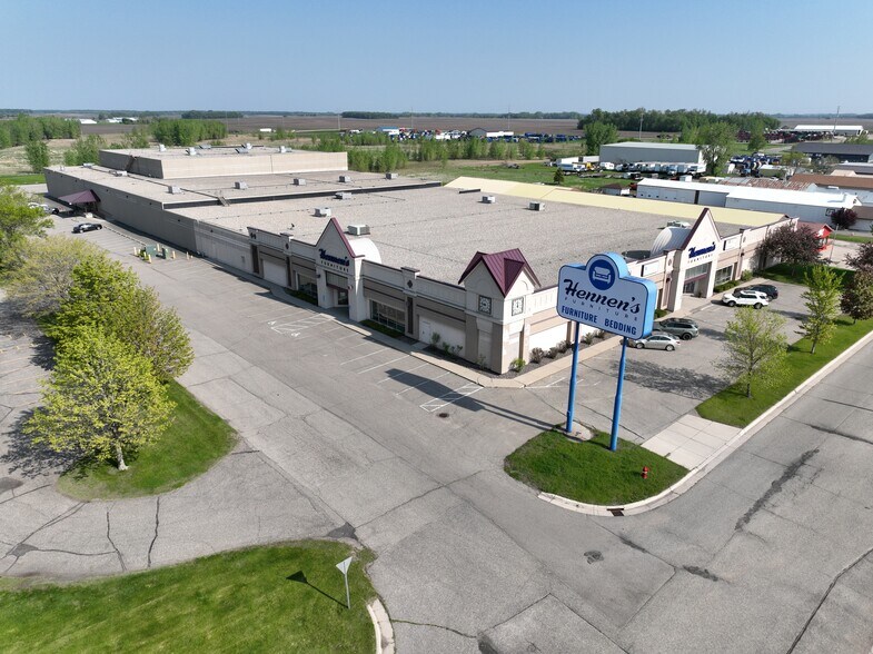 More Photos Of 3901 Abbott Dr, Willmar Freestanding For Sale