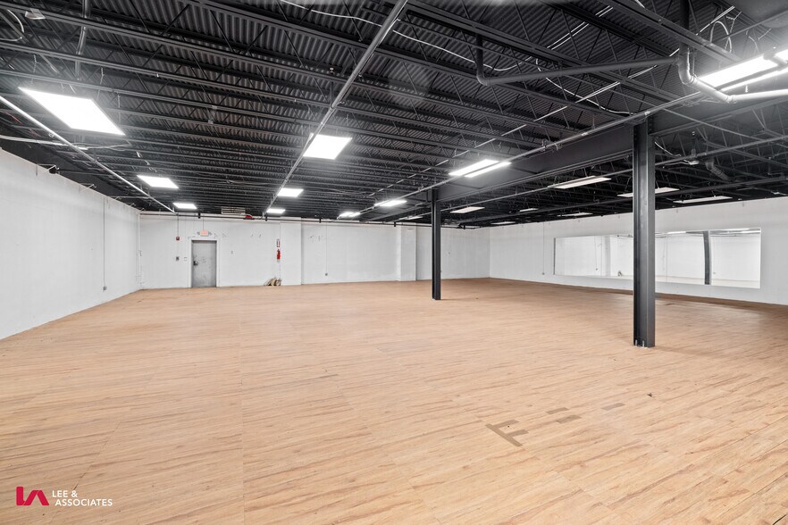 More Photos Of 1686 Roswell Rd, Marietta Office For Sale