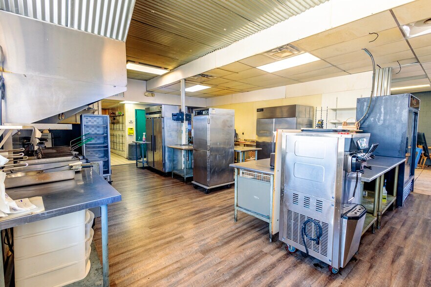 More Photos Of 15908 Main St, Town Creek General Retail For Sale
