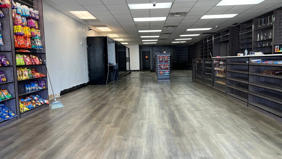 More Photos Of 933-939 N Broadway, Massapequa Storefront Retail Office For Lease
