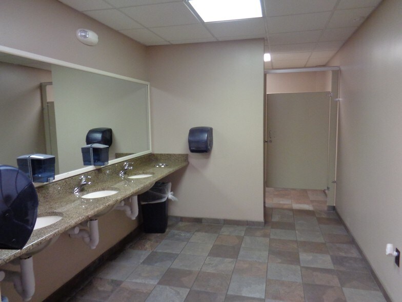 More Photos Of 1717 Swede Rd, Blue Bell Office For Lease