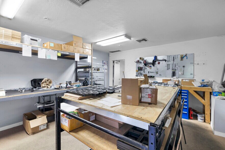 More Photos Of 12165 Metro Pky, Fort Myers Light Manufacturing For Lease