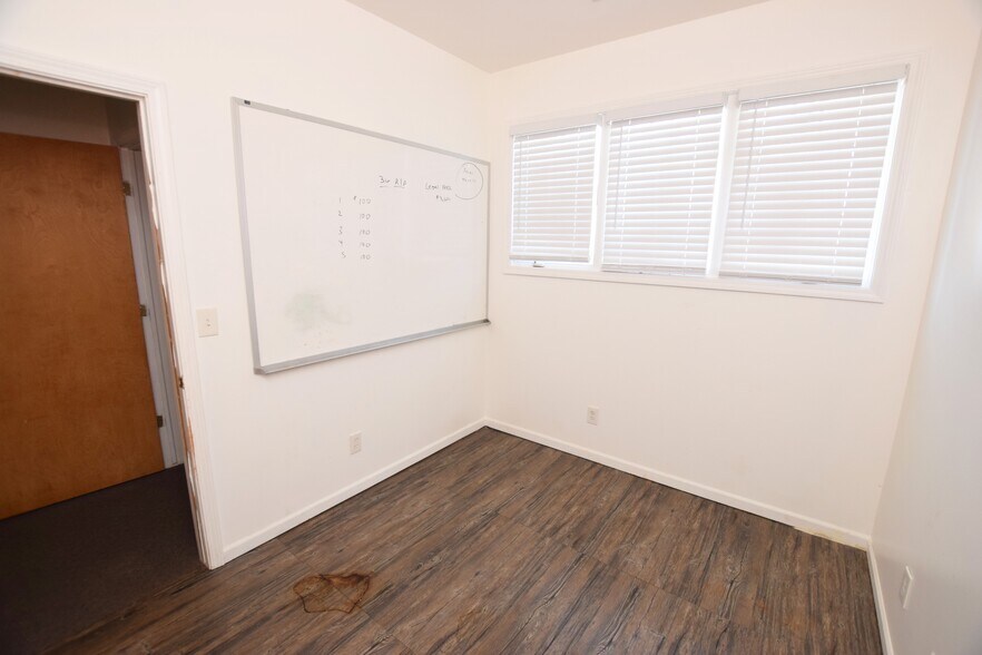 More Photos Of 401 Garland St, Flint Office For Sale