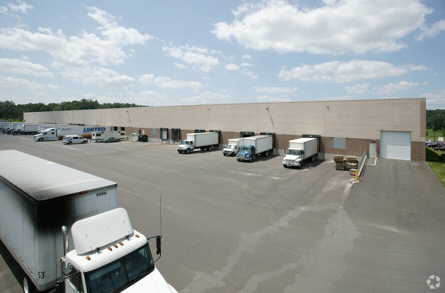 More Photos Of 75 International Dr, Windsor Warehouse For Lease