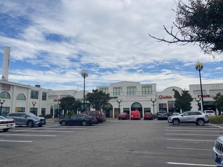 More Photos Of 520-536 W 21st St, Norfolk Freestanding For Lease