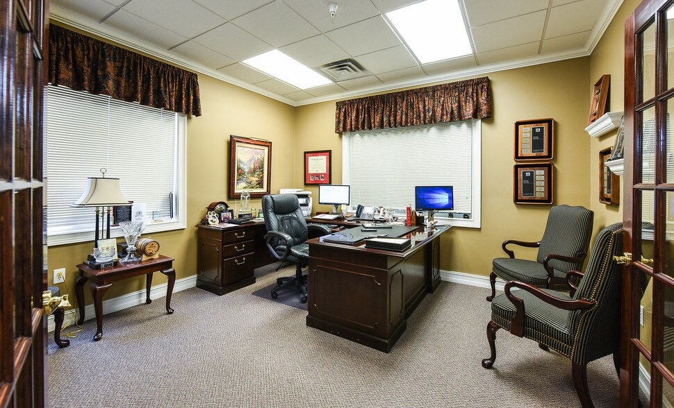 More Photos Of 3225 Shallowford Rd, Marietta Office For Lease