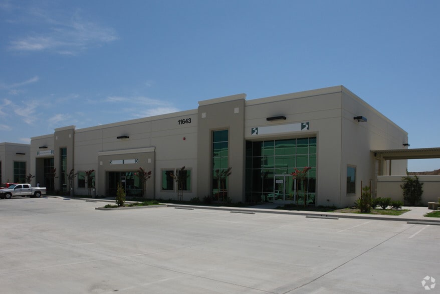 More Photos Of 11643 Riverside Dr, Lakeside Light Manufacturing For Lease