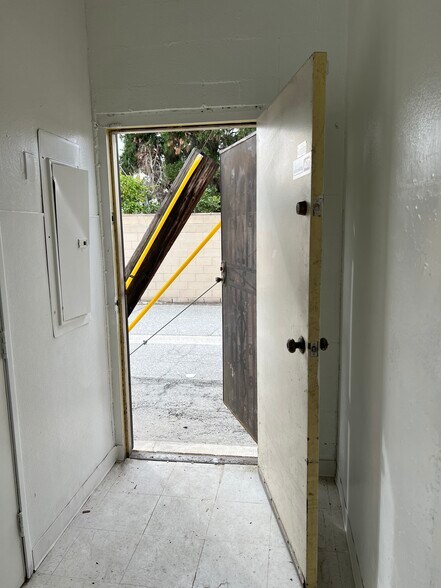 More Photos Of 468-480 E San Bernardino Rd, Covina Freestanding For Lease