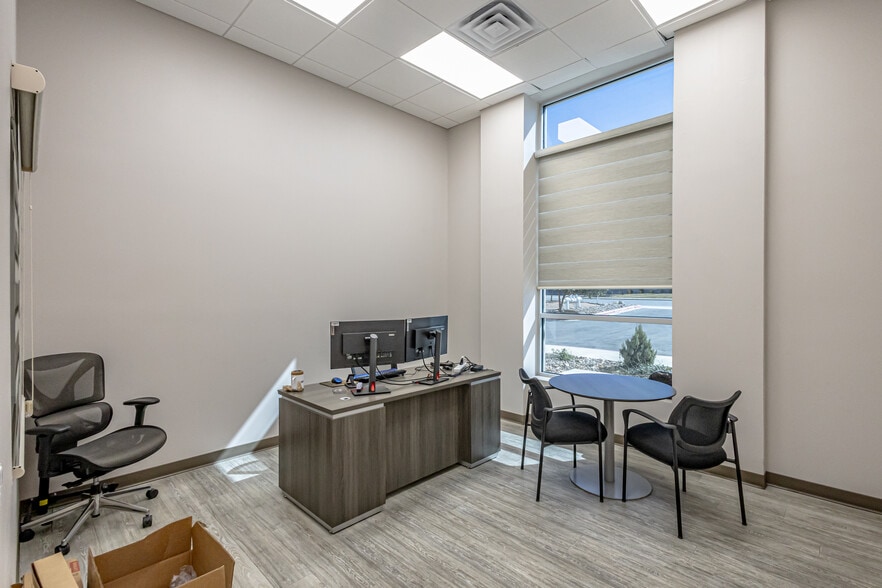 More Photos Of 14002 Mercury Dr, Laredo Warehouse For Lease