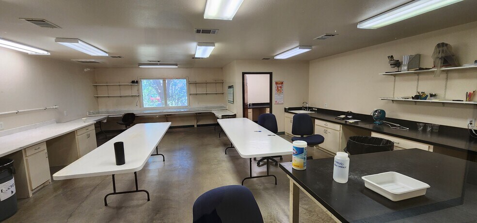 More Photos Of 1156 N Bonnie Brae St, Denton Medical For Lease