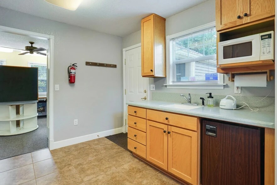 More Photos Of 1230 Fairview Ave SE, Salem Office For Sale