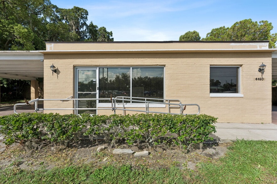 More Photos Of 4460 Edgewater Dr, Orlando Office For Lease