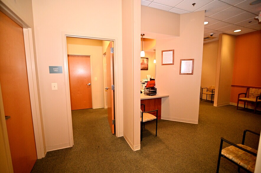 More Photos Of 2960 Technology Pl, Waldorf Research And Development For Lease