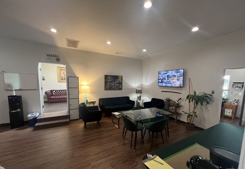 More Photos Of 14000 Ventura Blvd, Sherman Oaks Freestanding For Sale