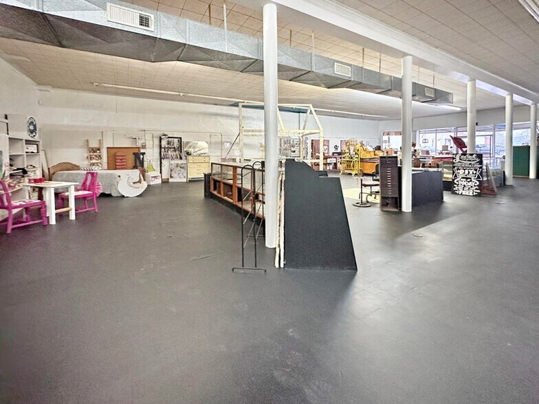 More Photos Of 200 S 3rd St, Leesville Hospitality For Sale
