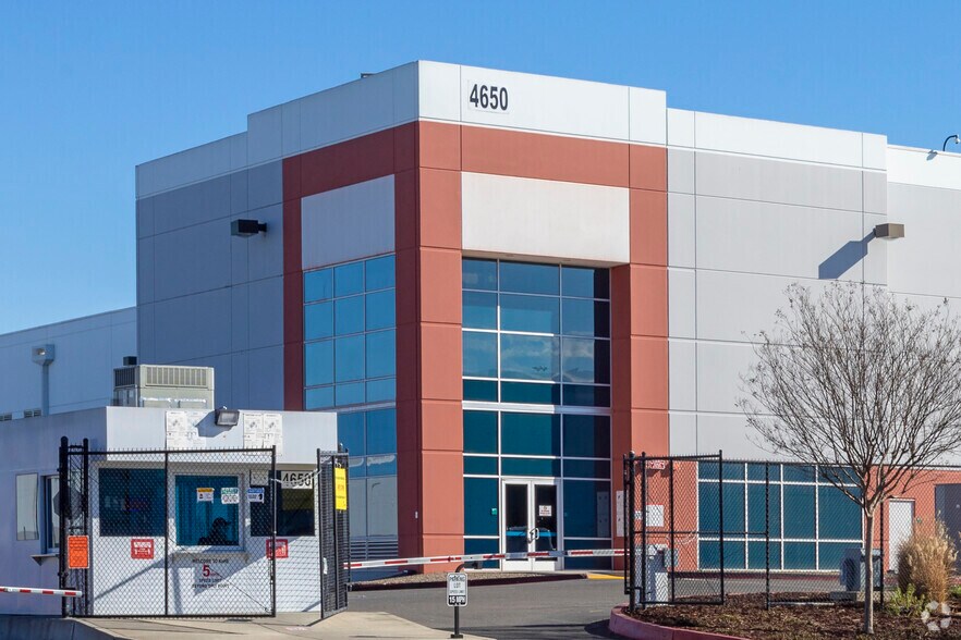 More Photos Of 4647 Logistics Dr, Stockton Distribution For Lease