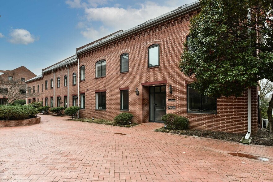 More Photos Of 105 Oronoco St, Alexandria Office For Lease