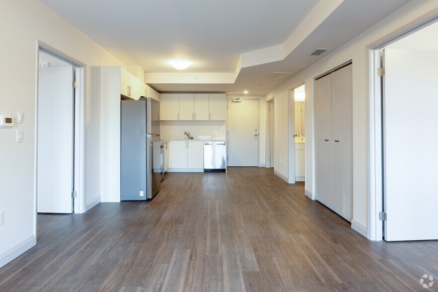 More Photos Of 16 Queen St W, Cambridge Apartments For Lease