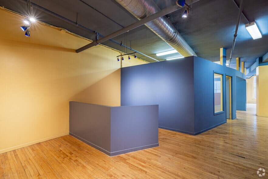 More Photos Of 350-390 Rue Sainte-Catherine O, Montréal Loft Creative Space For Lease