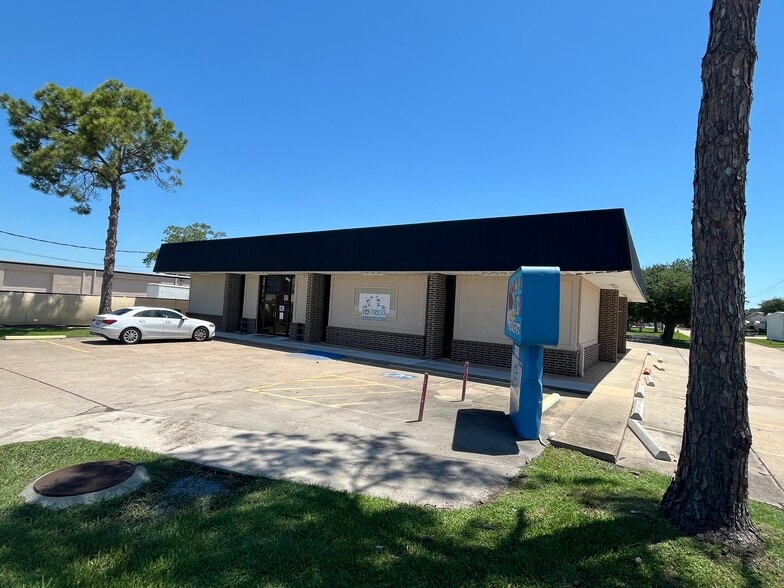 More Photos Of 3111 S Main St, Pearland Warehouse For Sale