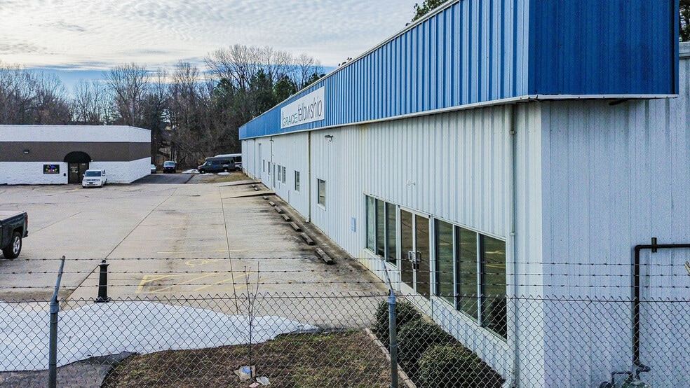 More Photos Of 3530 Park Plaza Rd, Paducah Flex For Lease