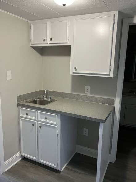 More Photos Of 6950 College St, Beaumont Warehouse For Lease